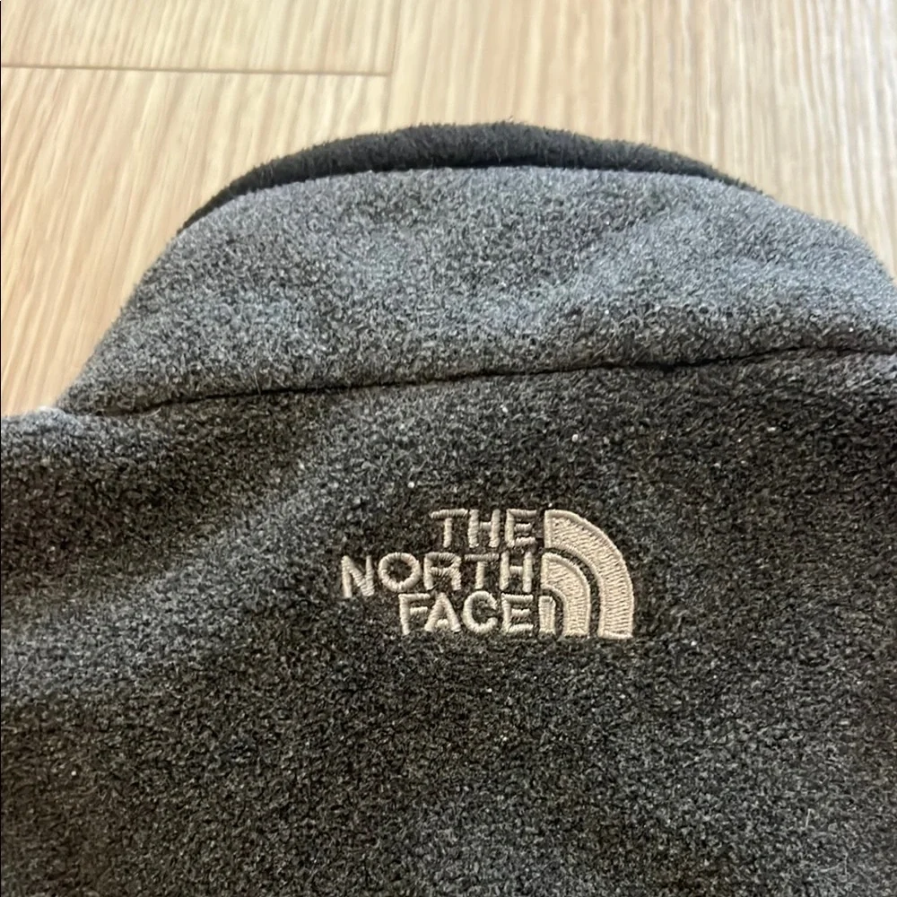 The North Face Size Small Gray and Black Performance Jacket - Picture 6 of 6